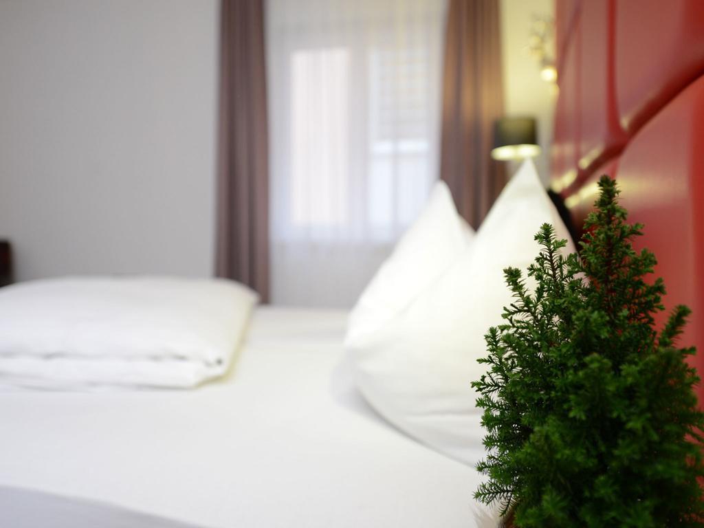 Land-Gut Hotel Zum Loewen Garni Marktheidenfeld Kamer foto