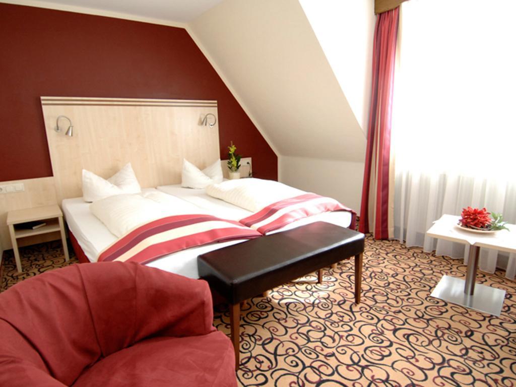 Land-Gut Hotel Zum Loewen Garni Marktheidenfeld Kamer foto