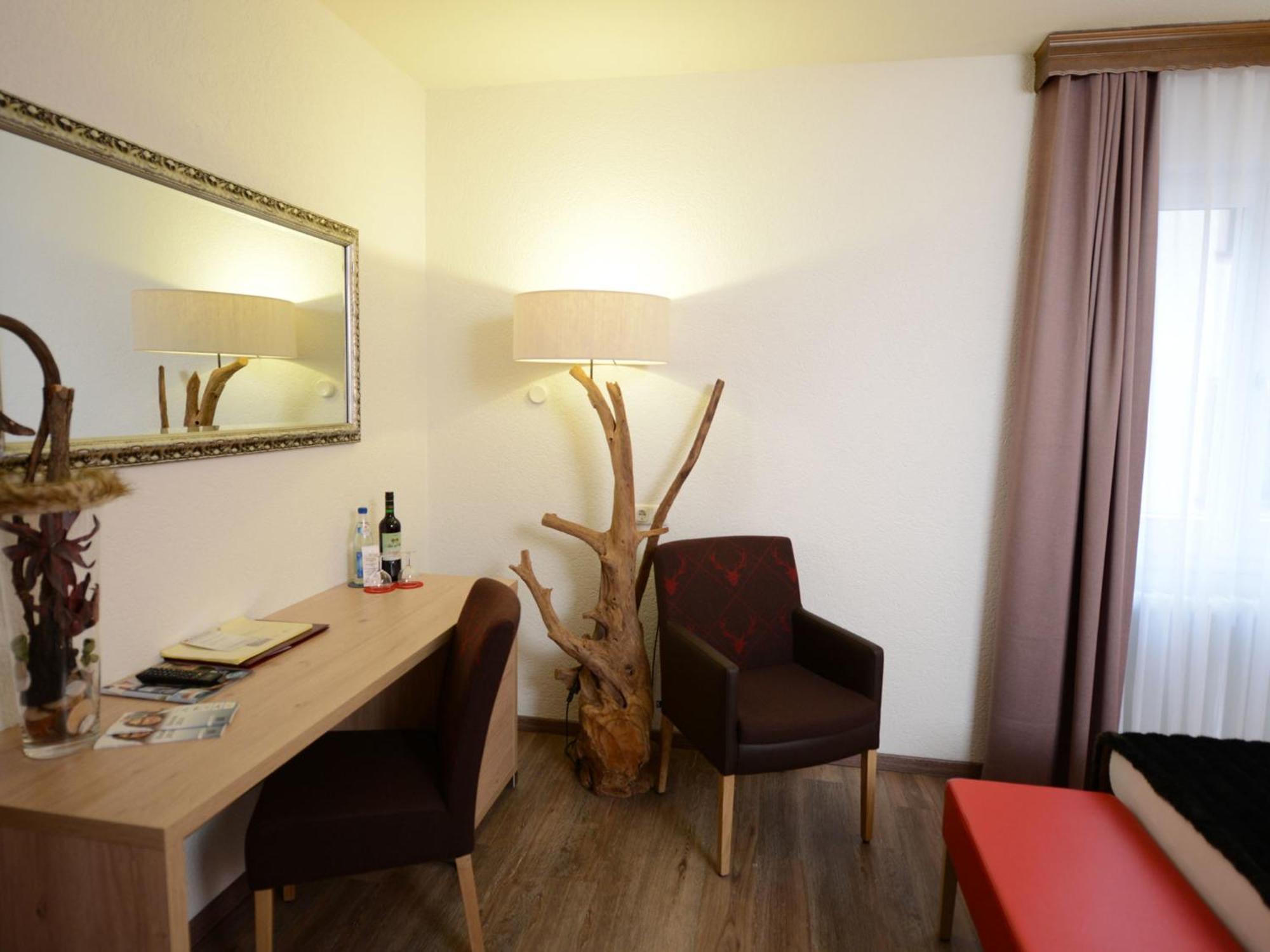 Land-Gut Hotel Zum Loewen Garni Marktheidenfeld Kamer foto